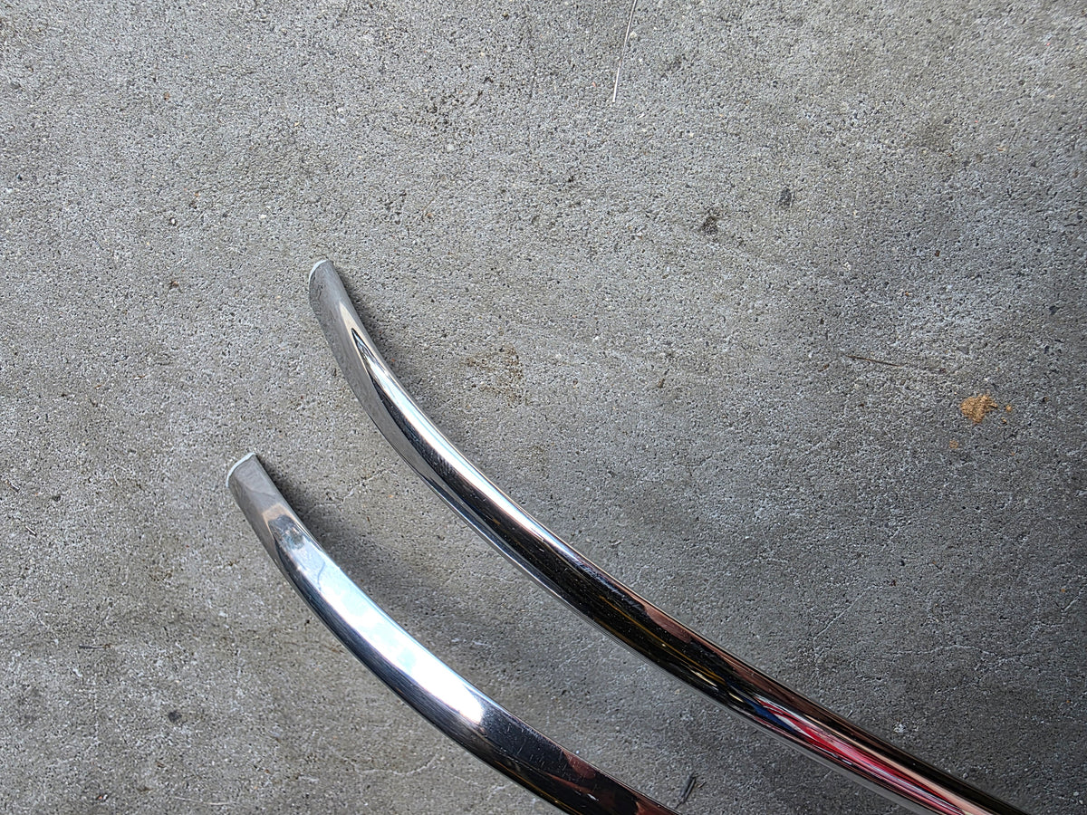 VL Calais left front corner stainless trim mould
