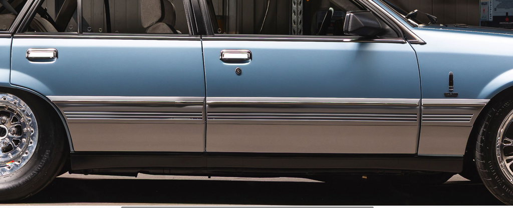 VL Calais right front door stainless trim mould